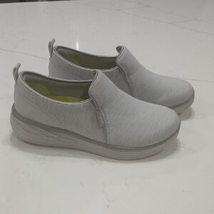 Ryka Light Gray Women's Slip-On Sneakers Sz 7W Gentle Used